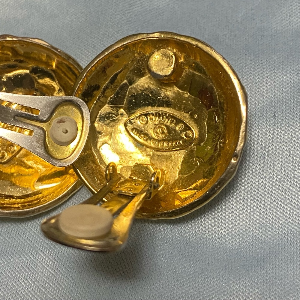 Chanel Vintage Gold CC Quilted Womens Clip On Earrings CC Logo Button - Picture 5 of 13